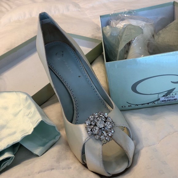 Bride Shoes - Picture 5 of 6